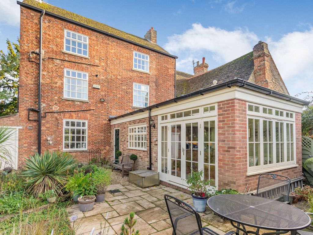 4 bed property for sale in Cherry Orton Road, Orton Waterville