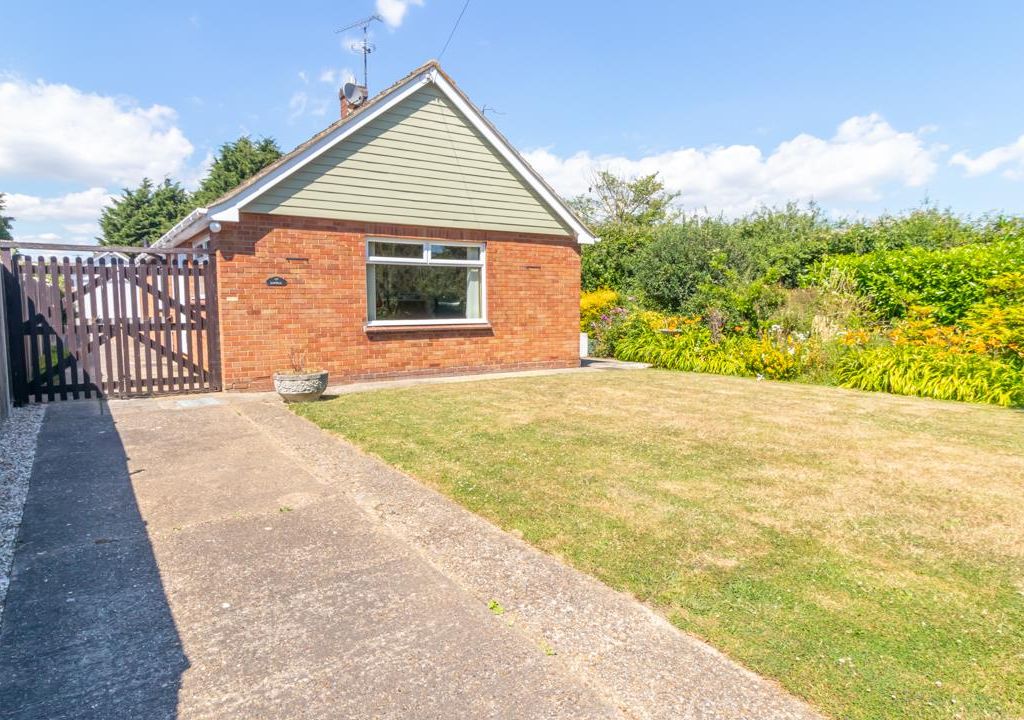 3 bed detached bungalow for sale in Rush Green Road, ClactonOnSea