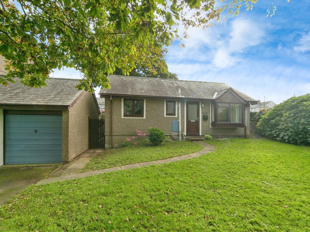 2 bed bungalow for sale in Maes Y Garth, Minffordd, Penrhyndeudraeth