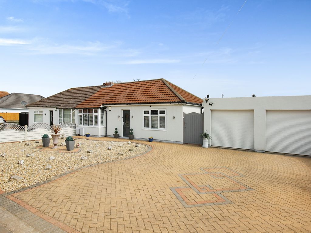2 bed semidetached bungalow for sale in Rydal Avenue, Scartho Grimsby
