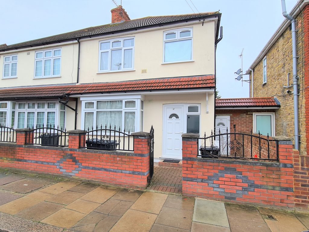 Studio to rent in Standard Road, Hounslow West TW4 Zoopla