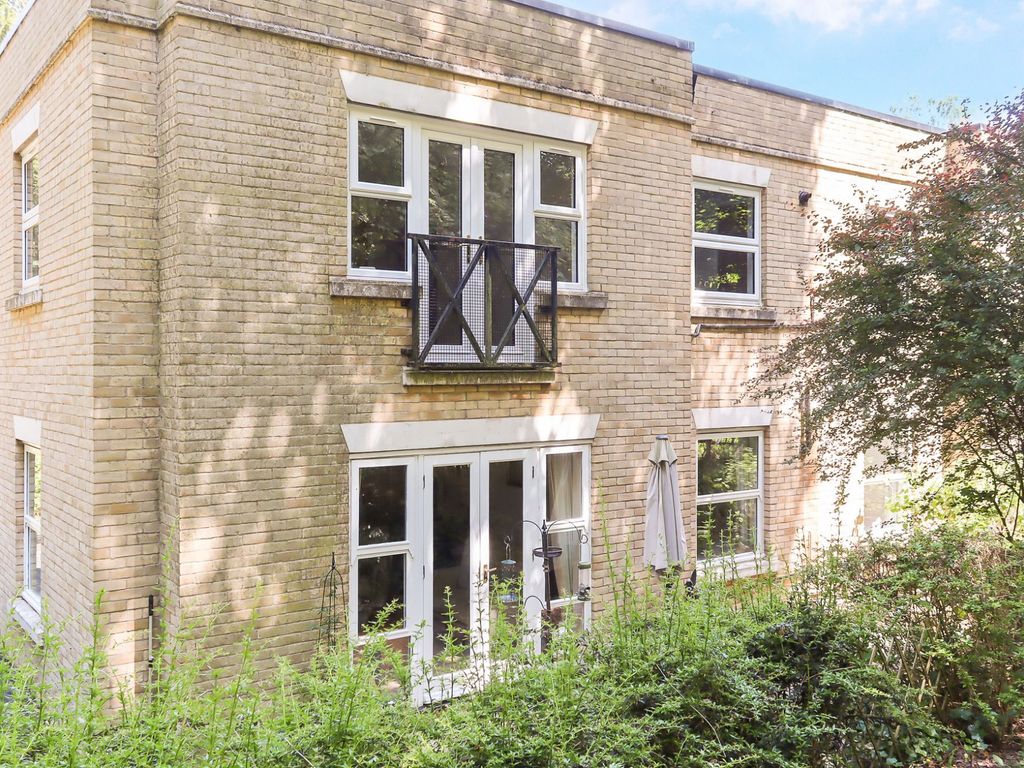 2 bed flat for sale in Woodland Place, Cedars Village, Chorleywood