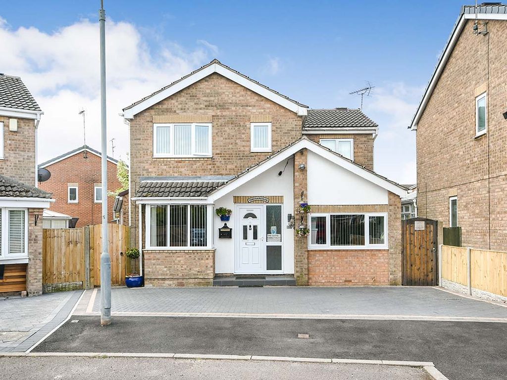 4 bed detached house for sale in Burnside Close, KirkbyInAshfield