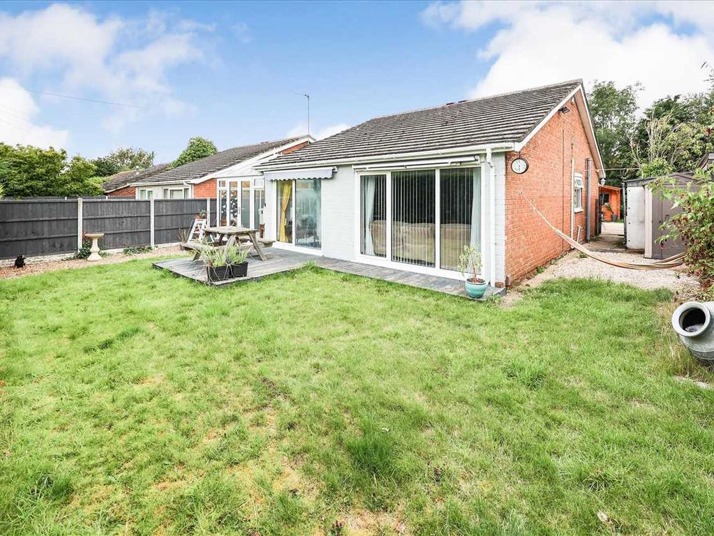 3 bed bungalow for sale in Sherwood Drive, Waddington, Lincoln LN5, £