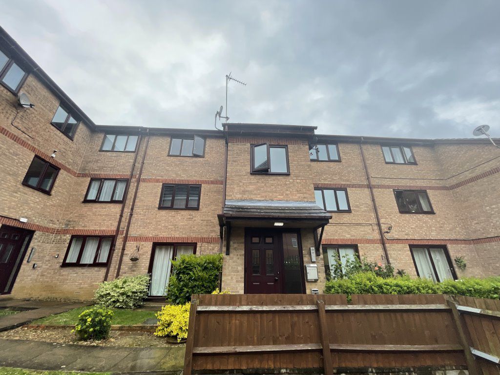 2 bed flat to rent in Victoria Court, Rushden NN10 Zoopla