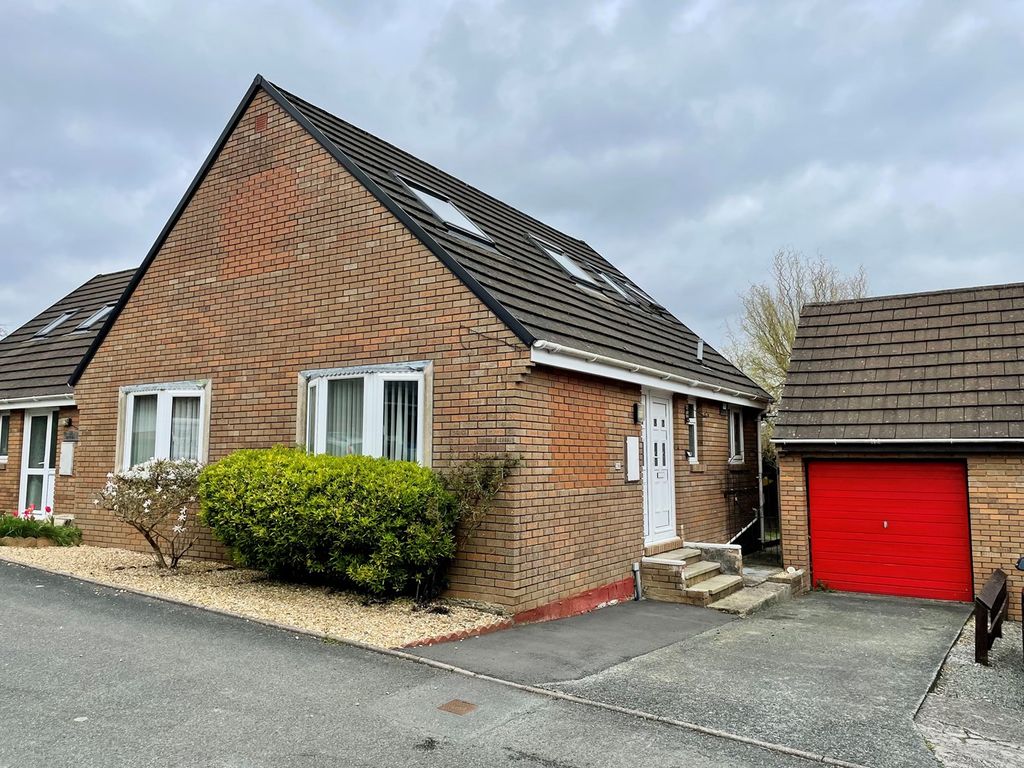 3 bed semidetached bungalow for sale in Castle High, Haverfordwest