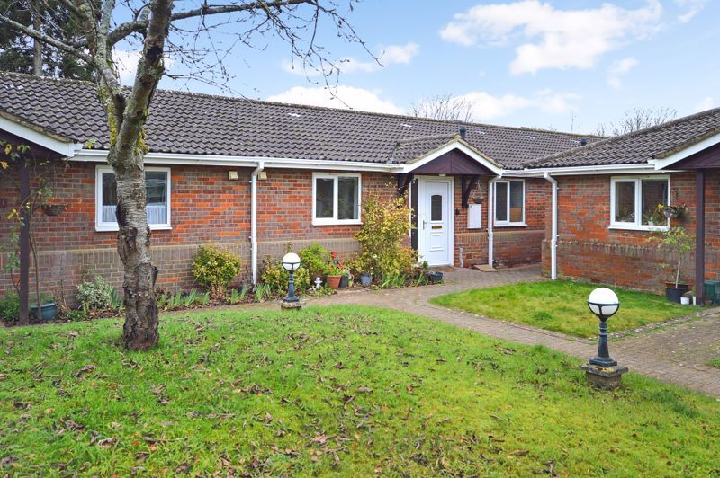 2 bed bungalow for sale in Dobbins Lane, Wendover, Aylesbury HP22, £