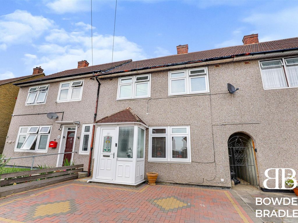 3 bed terraced house for sale in Arrowsmith Road, Chigwell IG7 Zoopla