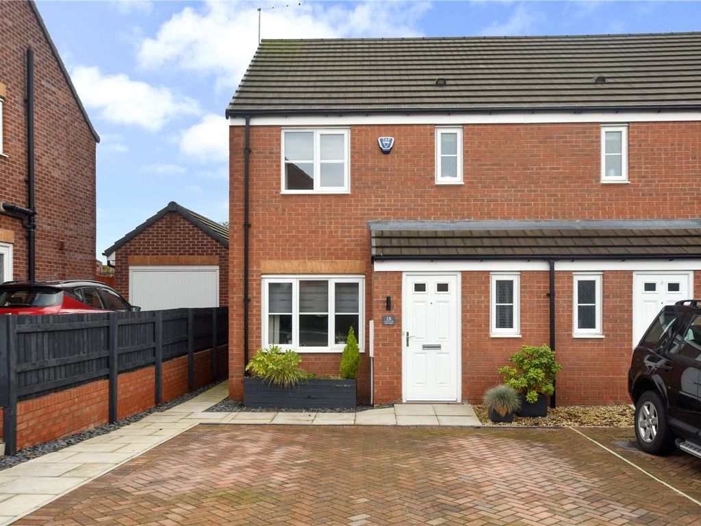 3 bed semidetached house for sale in Leyburn Avenue, Morley, Leeds