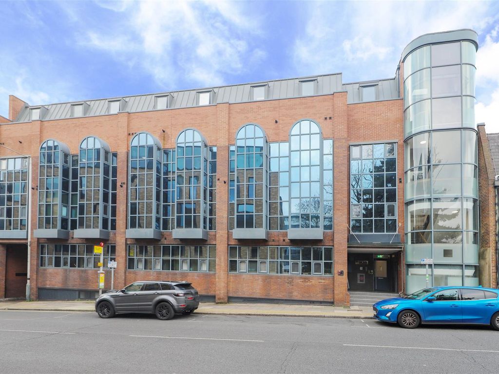 2 bed flat for sale in Belmont Road, Uxbridge UB8, £400,000 Zoopla