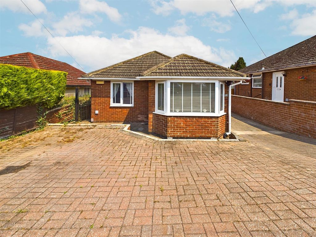 3 bed detached bungalow for sale in Eaton Avenue, Arnold, Nottingham