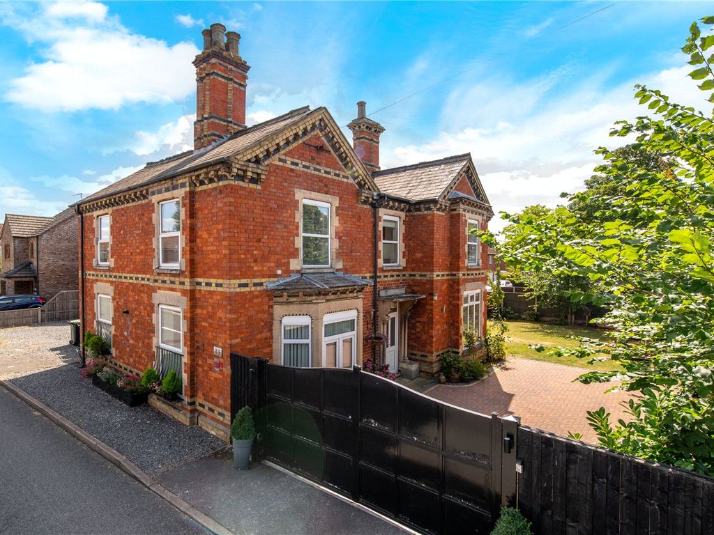 4 bed detached house for sale in Sleaford Road, Ruskington, Sleaford