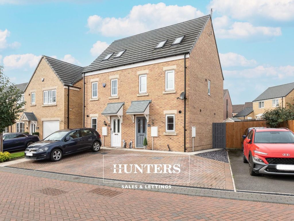 3 bed semidetached house for sale in Elm View, Castleford WF10, £