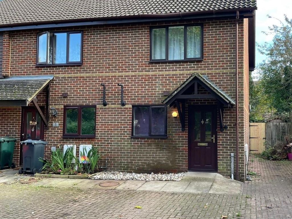 2 bed end terrace house to rent in Bloomsbury Way, Kennington, Ashford