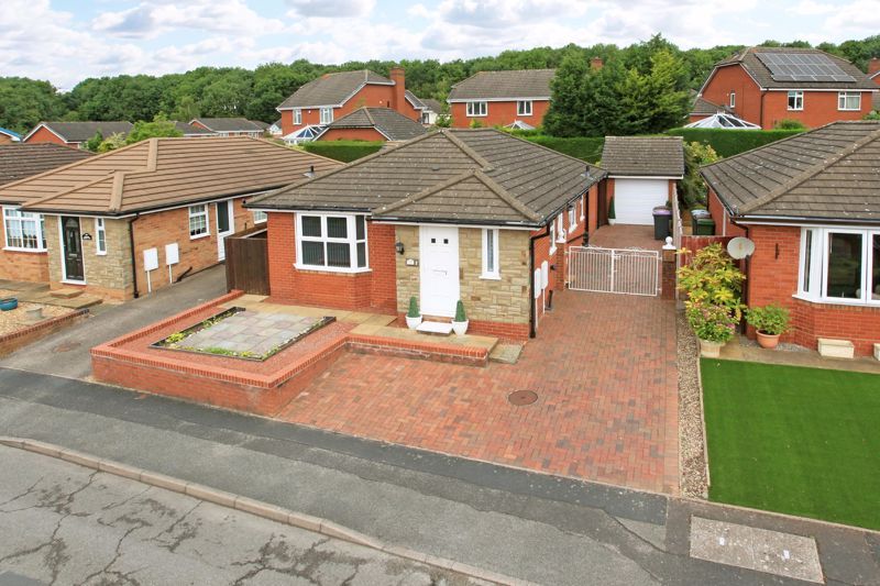 3 bed bungalow for sale in Collett Way, Priorslee, Telford TF2, £