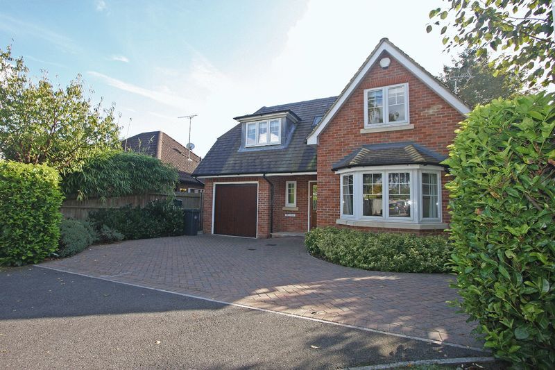 4 bed detached house to rent in Delta Close, Chobham, Woking GU24, £