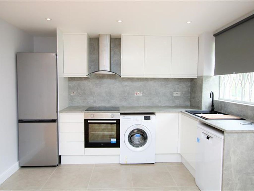 1 bed flat to rent in Windmill Drive, Cricklewood NW2, £1,550 pcm Zoopla