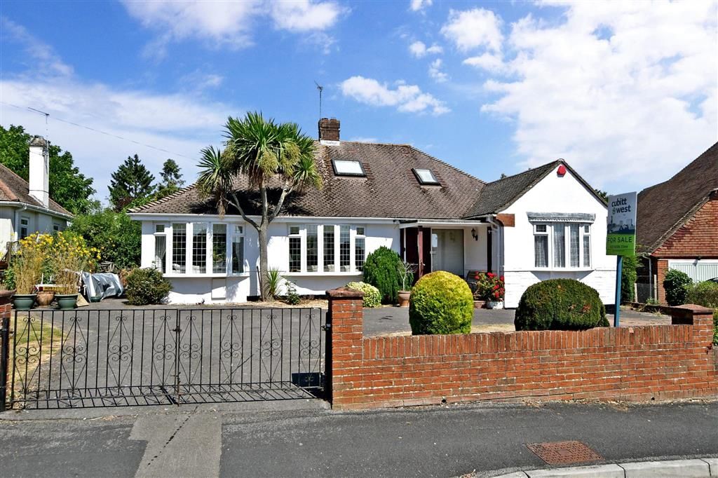 4 bed detached bungalow for sale in Spur Road, Waterlooville, Hampshire