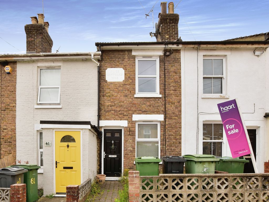 2 bed terraced house for sale in Dover Street, Maidstone ME16, £250,000