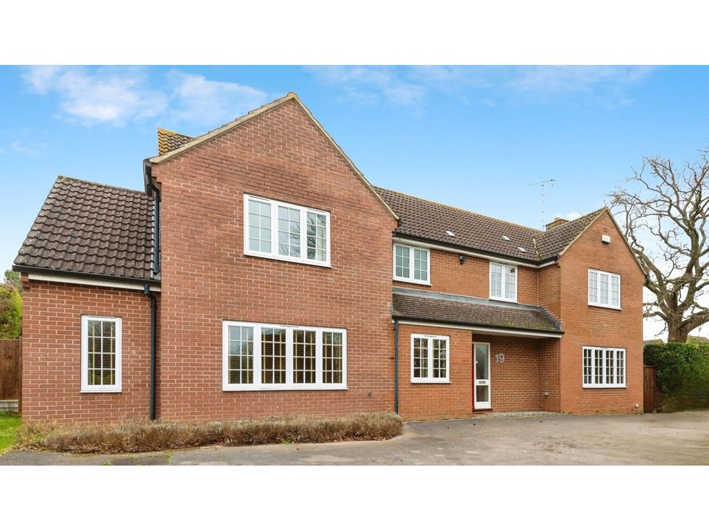 7 bed detached house for sale in Oakridge, Gloucester GL2, £650,000