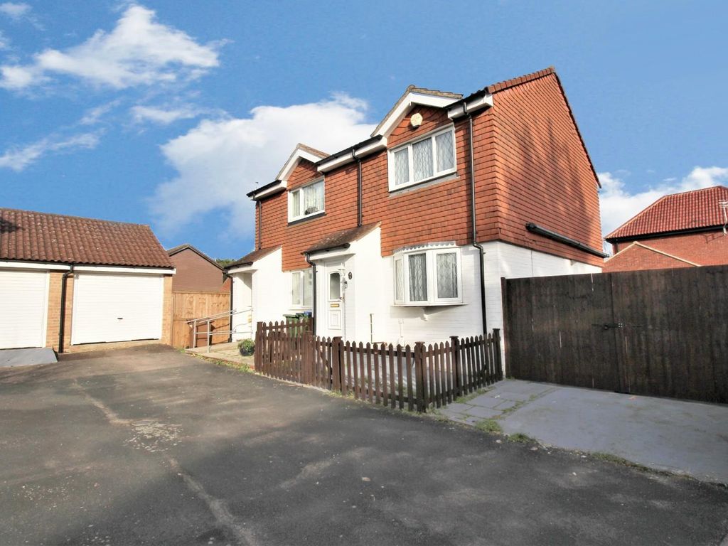 2 bed semidetached house for sale in Beckett Close, Priory Gardens
