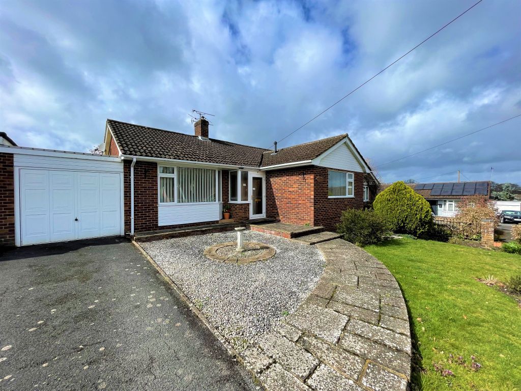 2 bed bungalow for sale in Raymond Close, West End, Southampton SO30, £