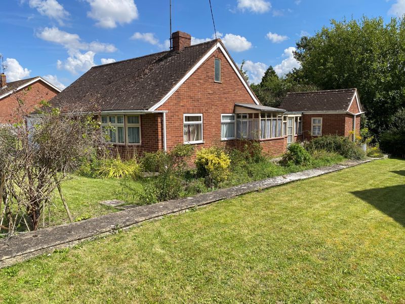 2 bed detached bungalow for sale in Westfield, Harwell, Didcot OX11, £