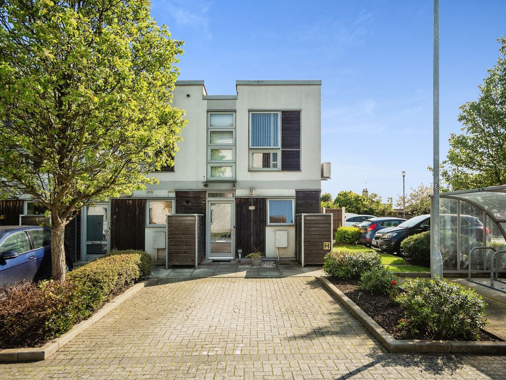2 bed end terrace house for sale in Dulcie Close, Greenhithe DA9 Zoopla