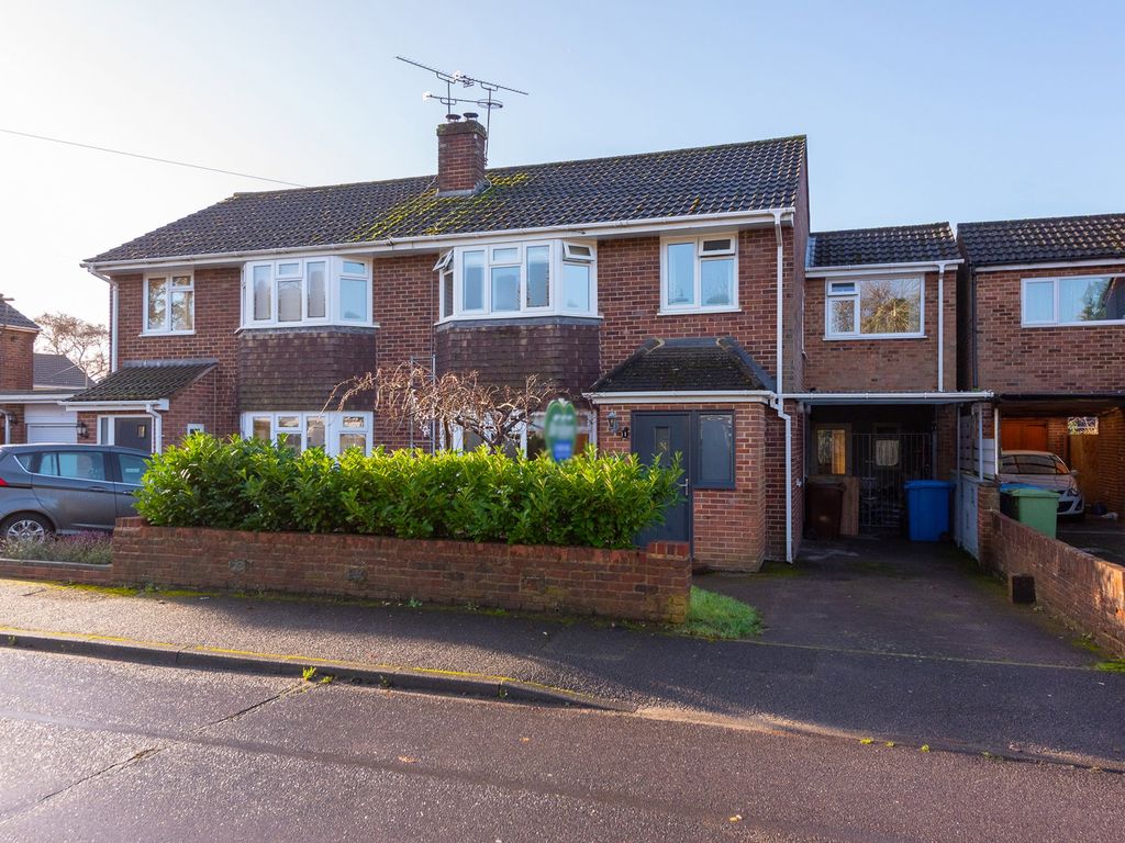 5 bed semidetached house for sale in Beta Road, Farnborough GU14, £