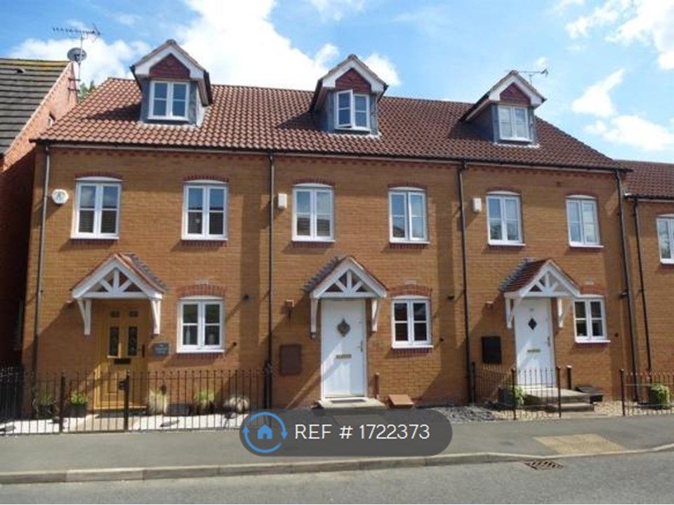 3 bed terraced house to rent in Chestnut Drive, Hagley, Stourbridge DY9