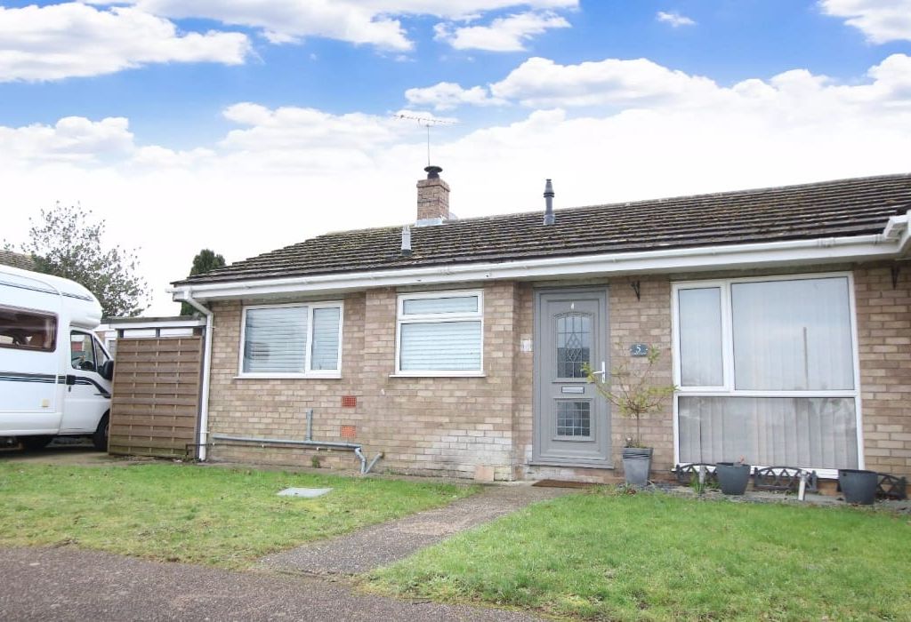 2 bed semidetached bungalow for sale in Cedar Close, Bacton