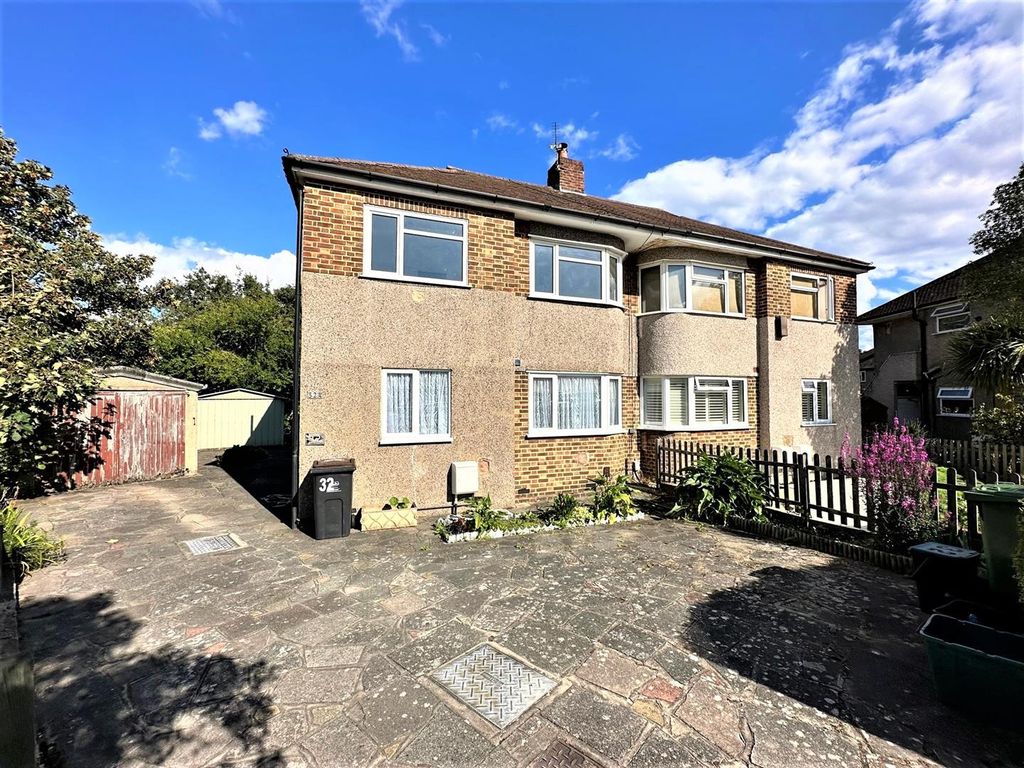 2 bed to rent in Transmere Close, Petts Wood, Orpington BR5