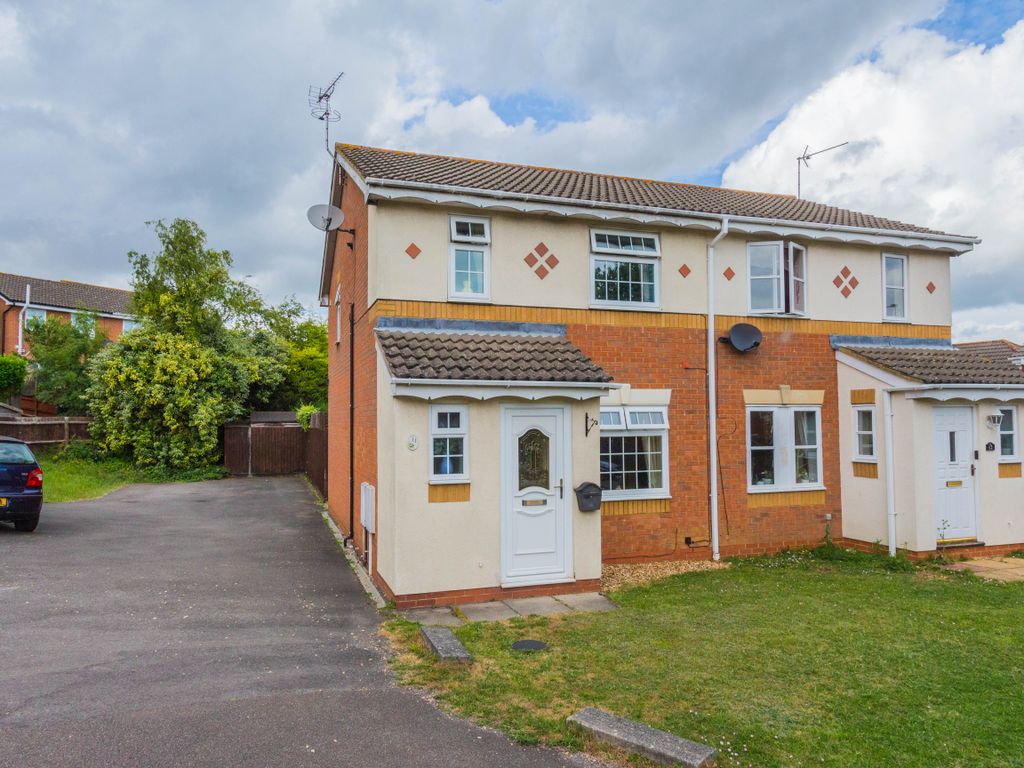 3 bed semidetached house for sale in Garrow Close, Irthlingborough