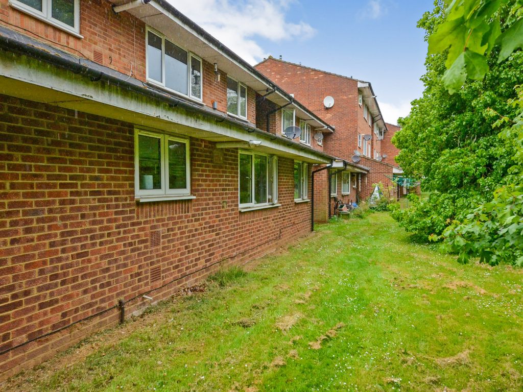 1 bed flat for sale in Russett Wood, Welwyn Garden City AL7 Zoopla
