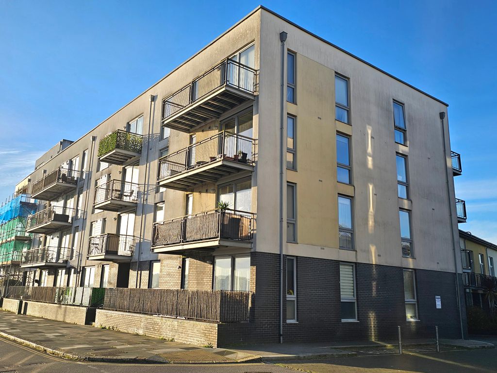 2 bed flat for sale in Brittany Street, Stonehouse, Plymouth PL1, £