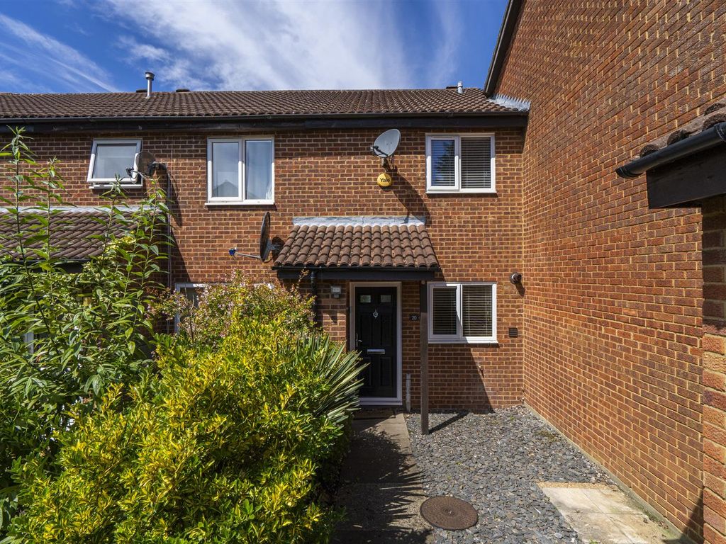 2 bed terraced house for sale in Lansdowne Way, High HP11 Zoopla