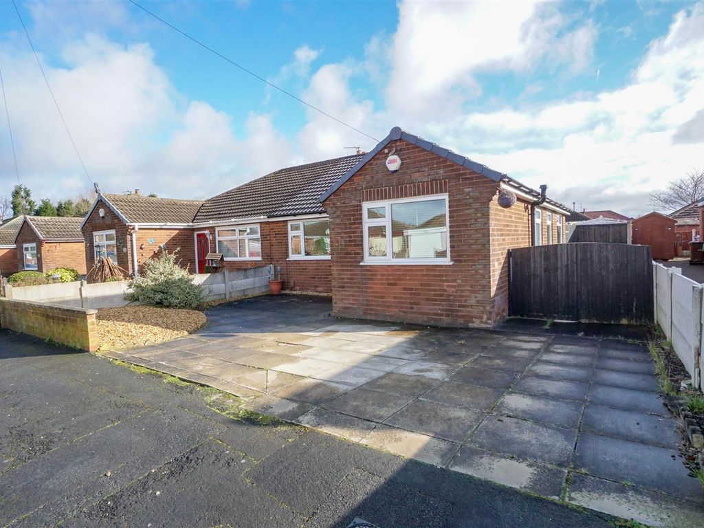 3 bed semidetached bungalow for sale in Buchanan Drive, Hindley Green
