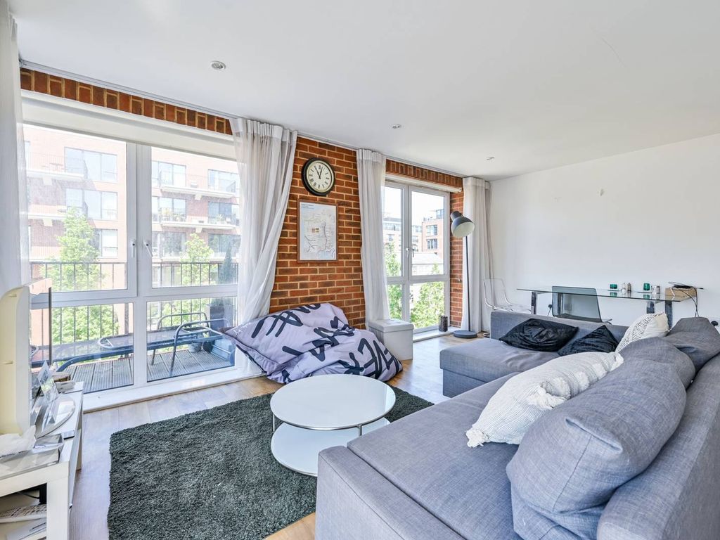 3 bed flat to rent in No 1 Street, Woolwich, London SE18, £2,500 pcm