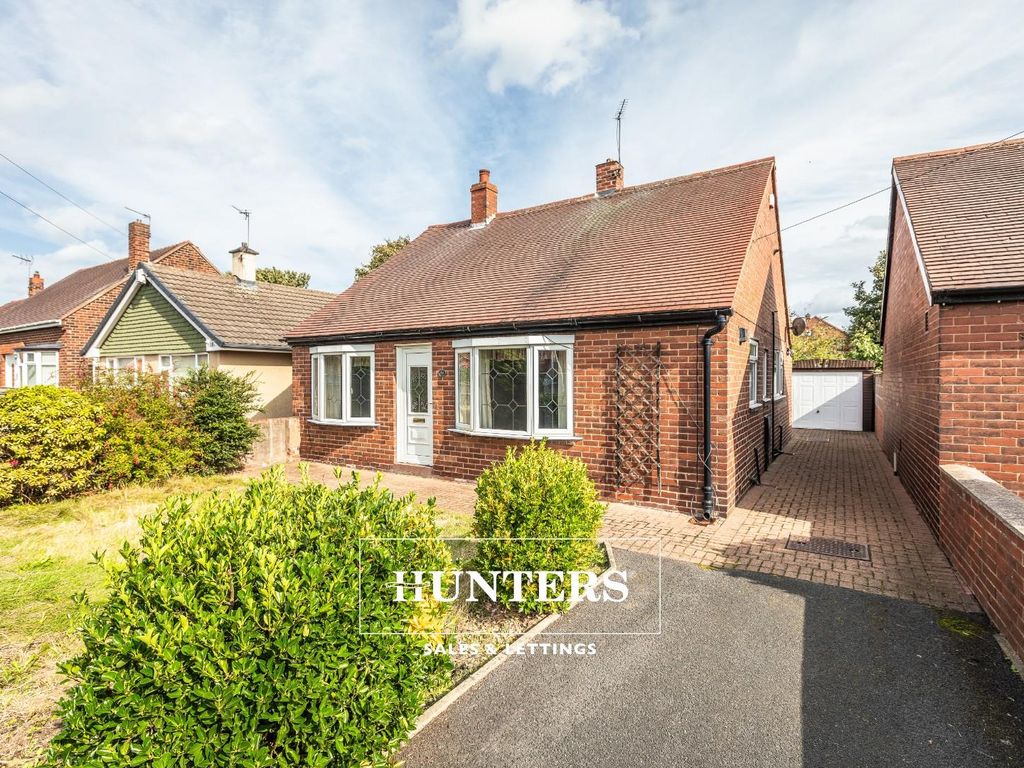 3 bed detached bungalow for sale in Hemsby Road, Castleford WF10, £