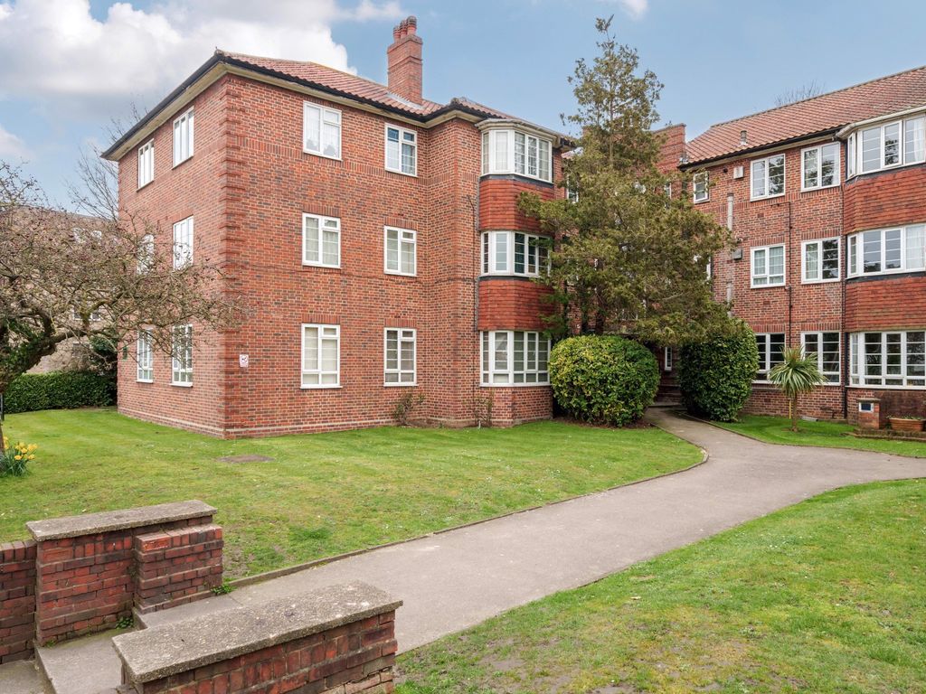 2 bed flat for sale in Croydon Road, Wallington SM6 Zoopla