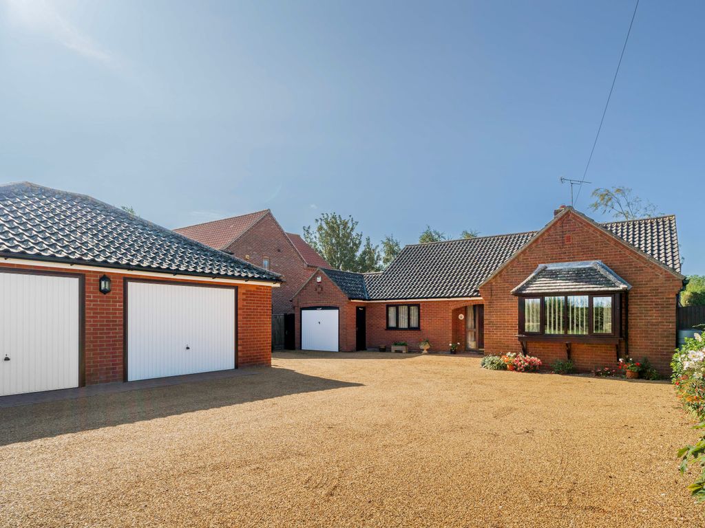4 bed detached bungalow for sale in Norwich Road, Ludham, Great Yarmouth NR29, £550,000 Zoopla