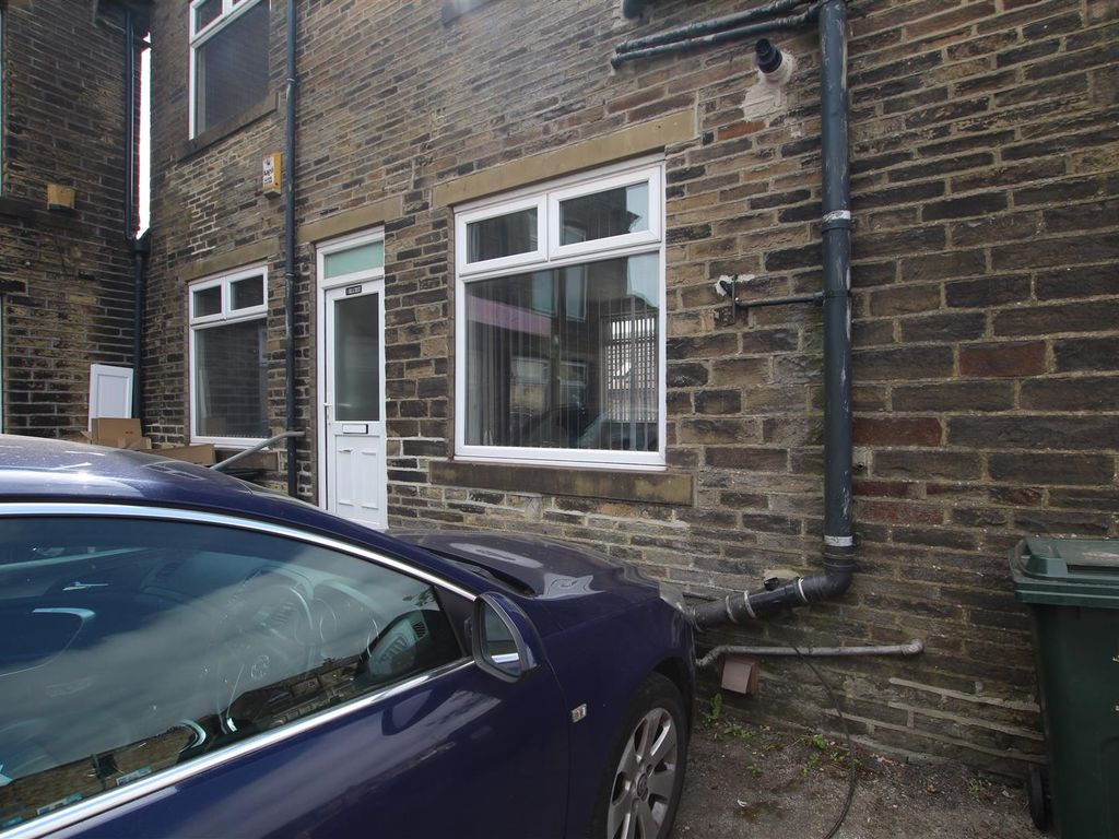 Studio to rent in High Street, Queensbury, Bradford BD13 Zoopla
