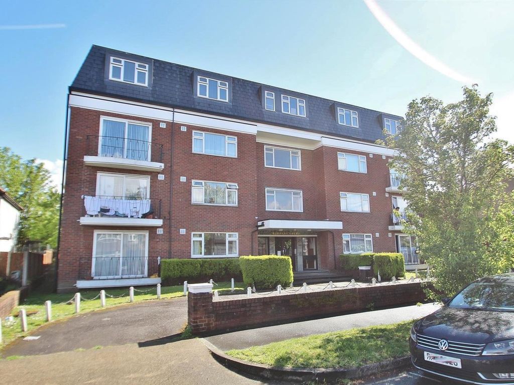 2 bed flat to rent in Green Parade, Whitton Road, Hounslow TW3 Zoopla