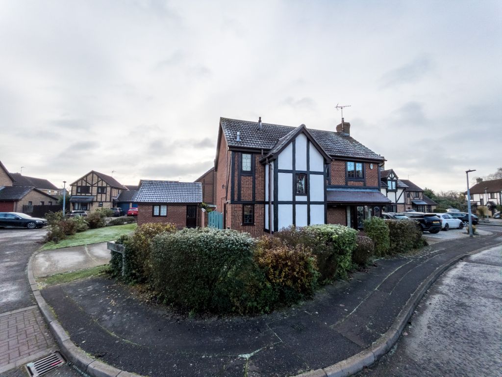 4 bed detached house for sale in Campbell Drive, Gunthorpe