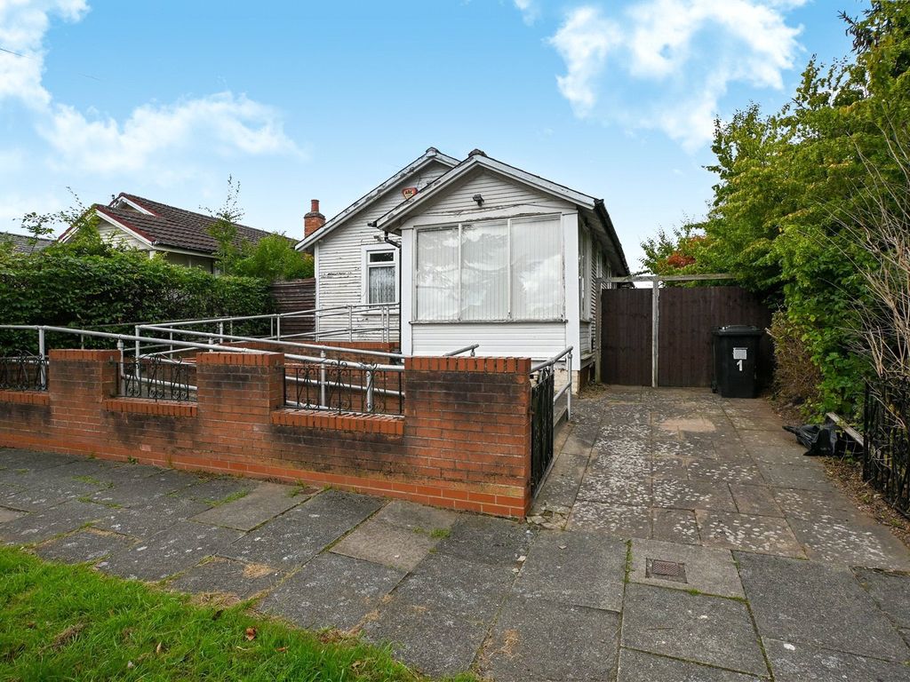 2 bed bungalow for sale in Central Avenue, Northfield, Birmingham B31