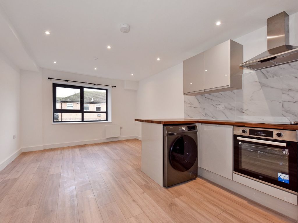 Studio to rent in Desborough Street, High Buckinghamshire HP11