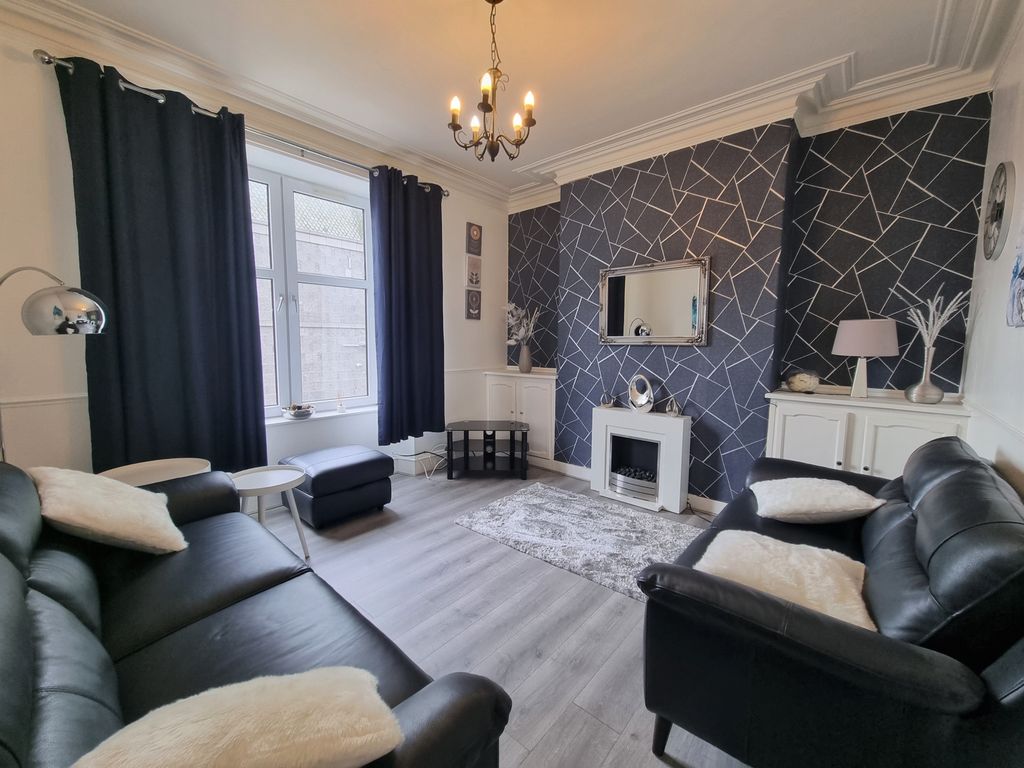 2 bed flat to rent in Ashvale Place, The City Centre, Aberdeen AB10