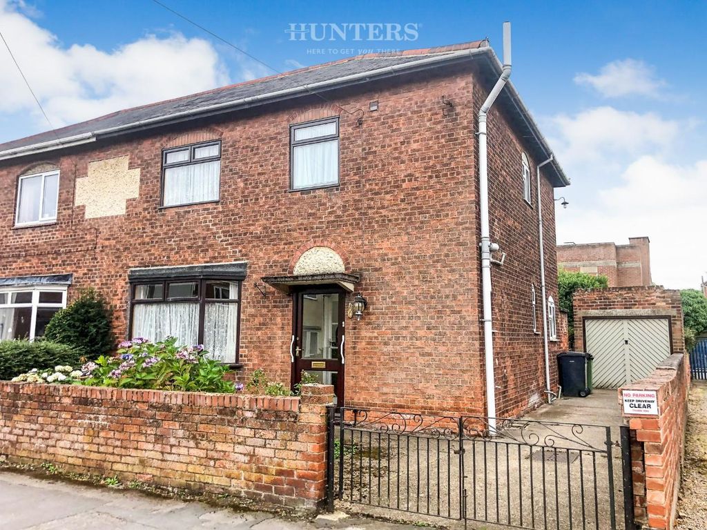 3 bed semidetached house for sale in Melrose Road, Gainsborough DN21