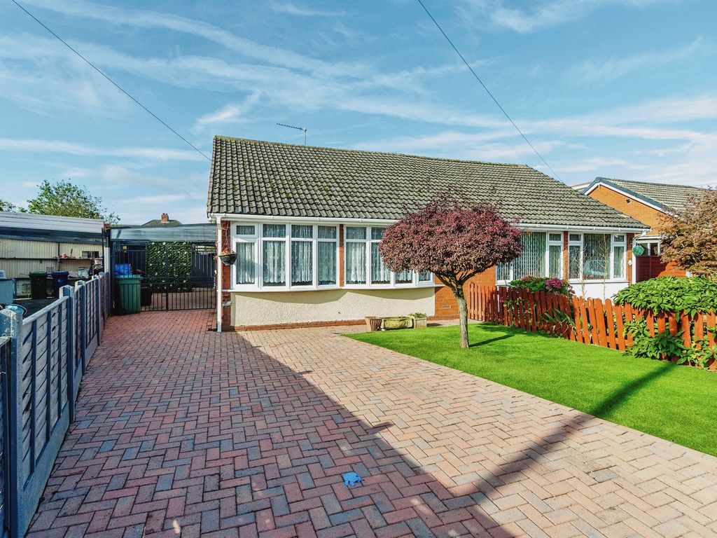 2 bed semidetached bungalow for sale in Viewfield Avenue, Hednesford