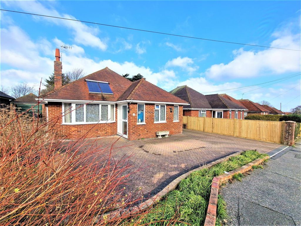 3 bed detached bungalow for sale in Downs Road, Willingdon, Eastbourne